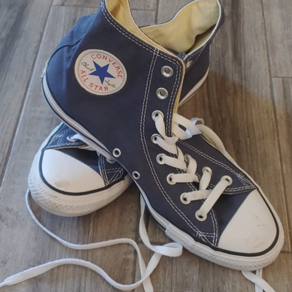 Like new navy blue high top converse